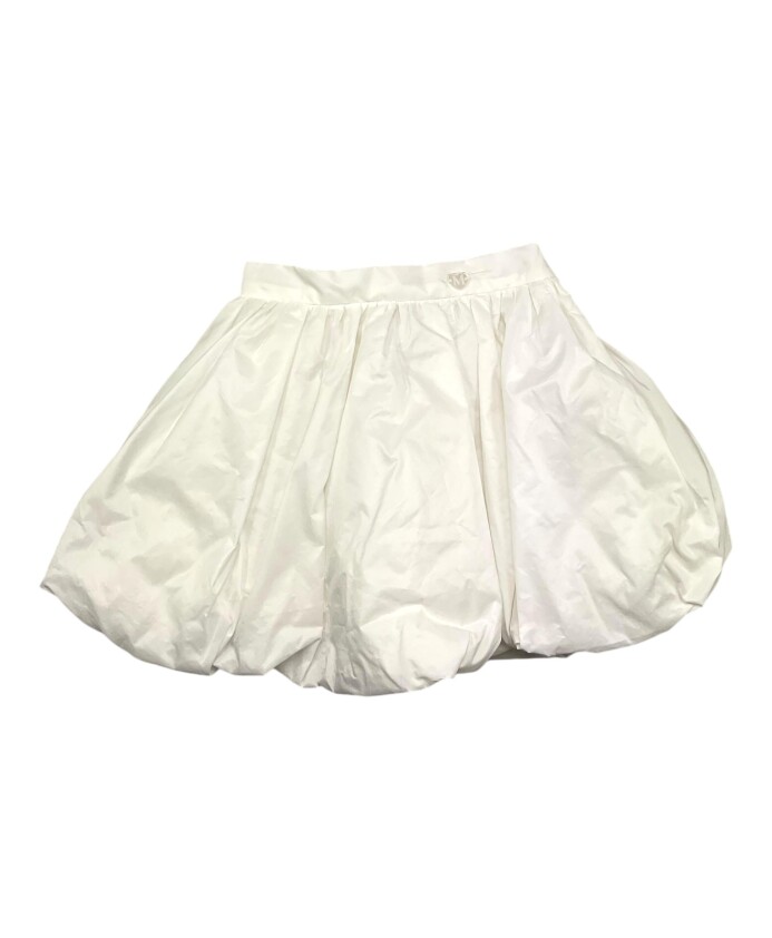 white-girl-skirt-fashionable-style