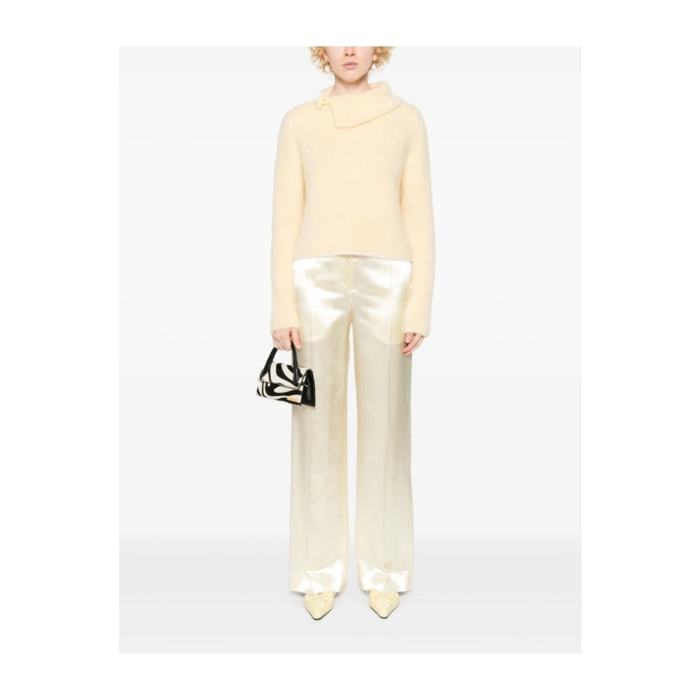 Jacquemus Gele Trui met Asymmetrische Halslijn Beige Dames