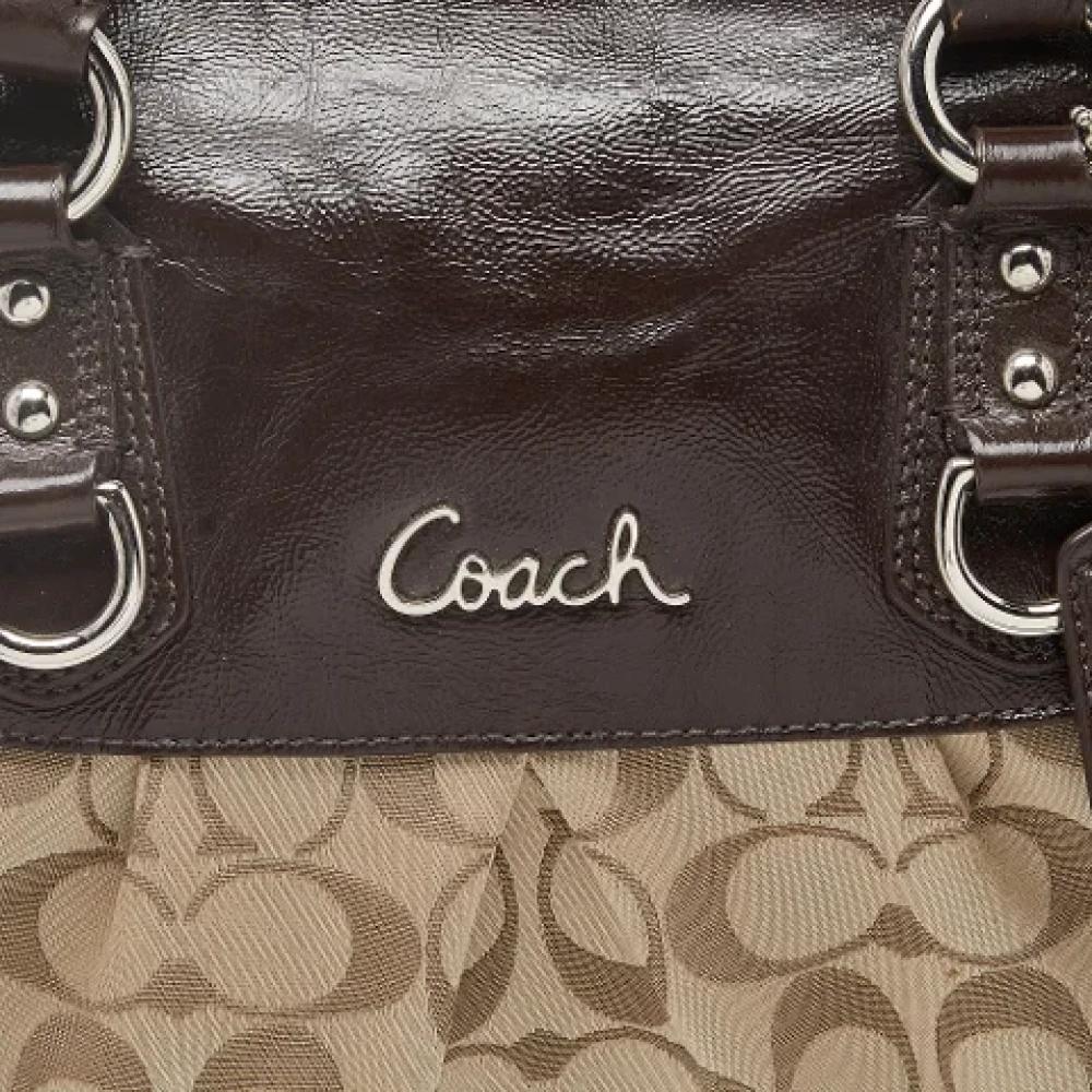 Coach Pre-owned Fabric handbags Beige Dames