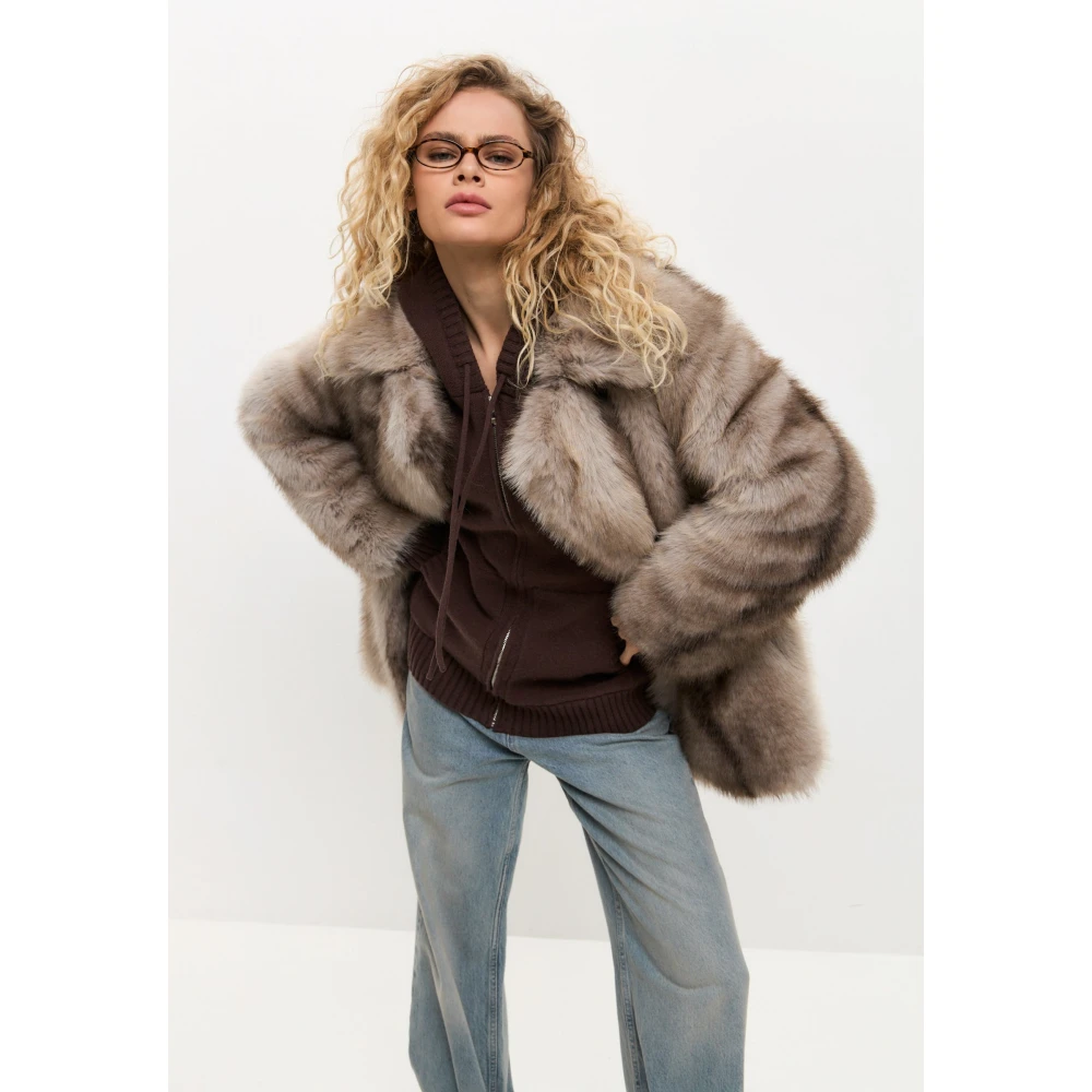 Cesare Gaspari Elegante Bruine Nep Bontjas Luxe Winterkleding voor Vrouwen Bruin Brown Dames