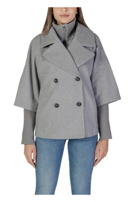 manteau-gris-a-col-en-v-avec-poches
