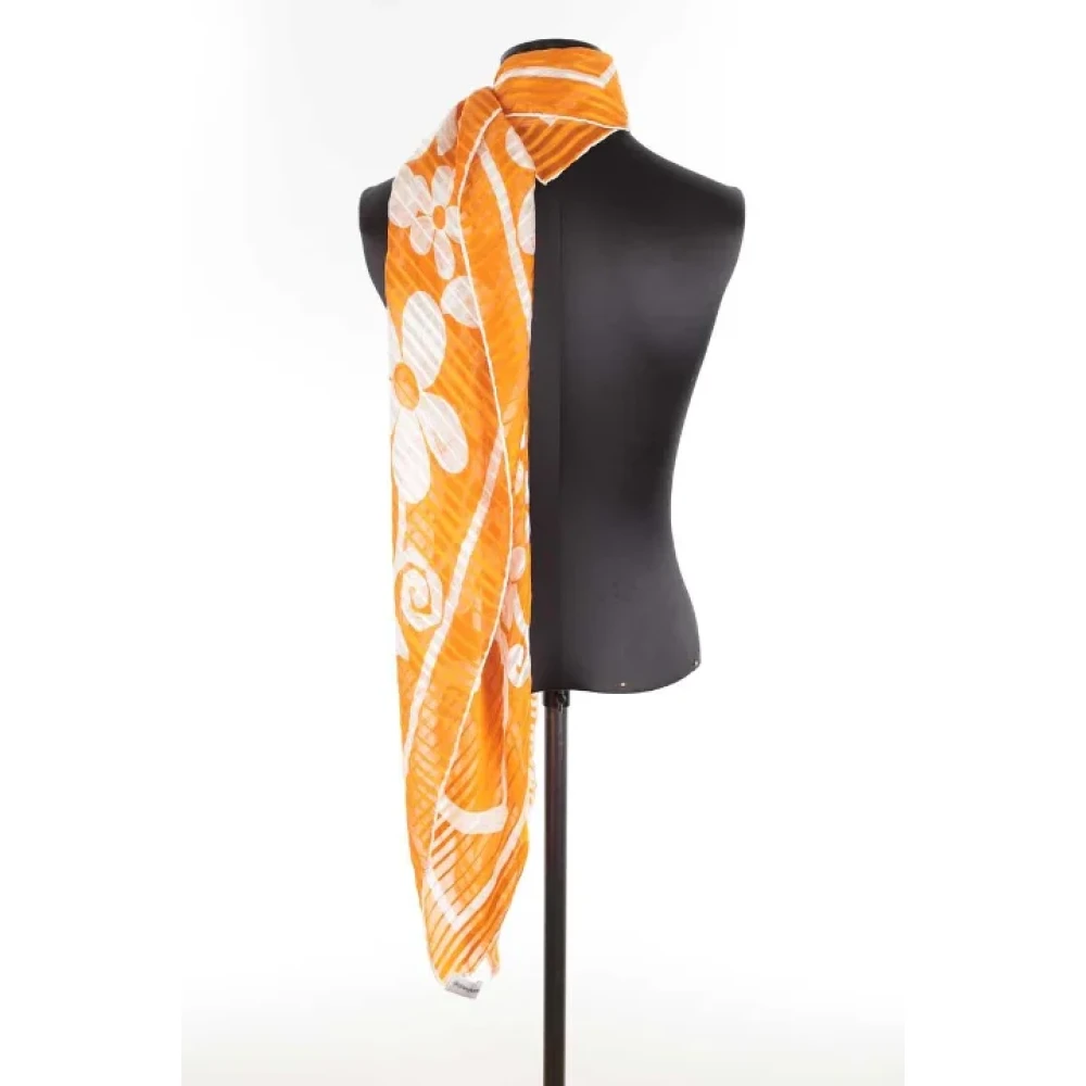 Yves Saint Laurent Vintage Pre-owned Silk scarves Orange Dames
