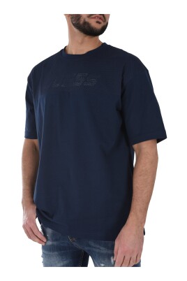 t-shirt-en-coton-bleu-coupe-ajustee