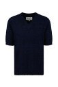 pull-en-tricot-bleu-avec-col-en-v