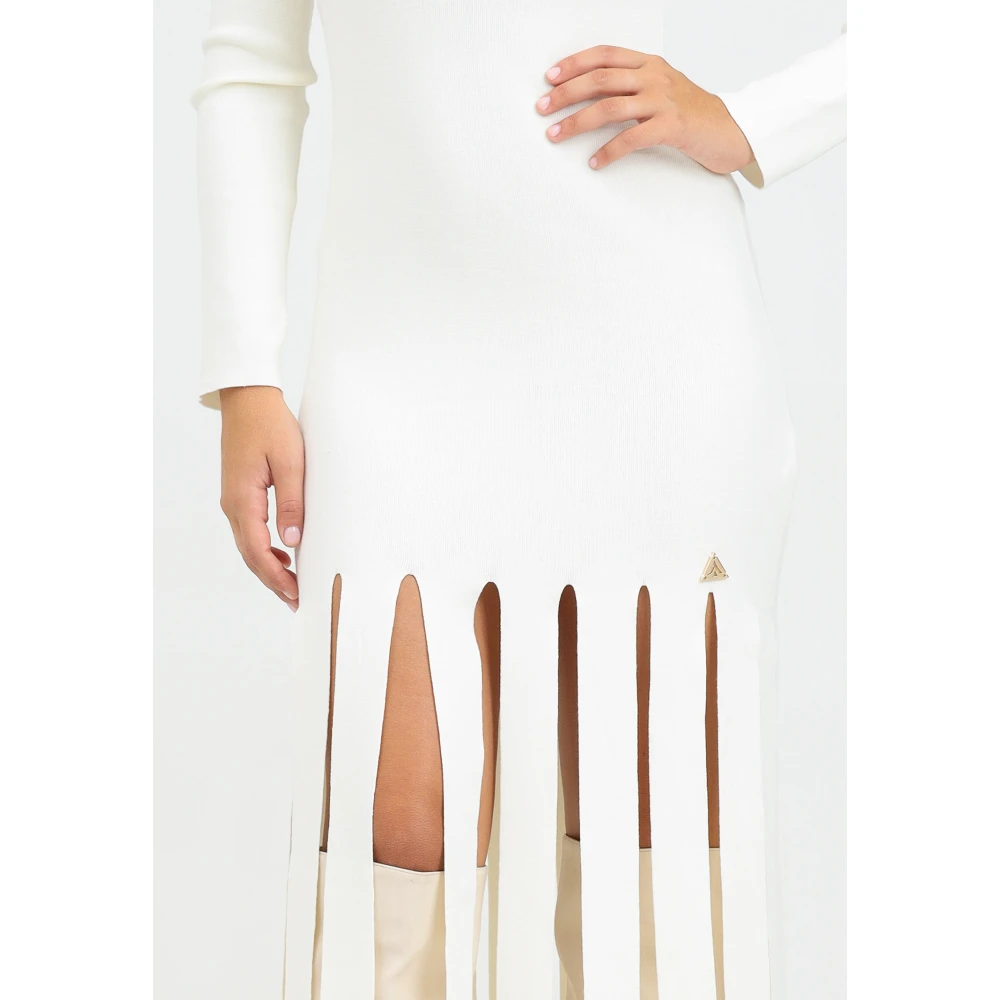 Akep Crème Gebreide Midi Jurk met Schouder Cut Out en Franje Detail Beige Dames