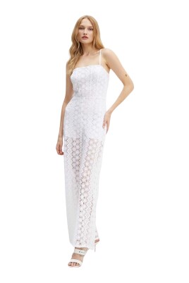 combinaison-en-dentelle-broderie-blanche