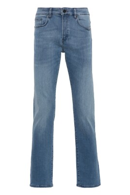 slim-fit-jeans