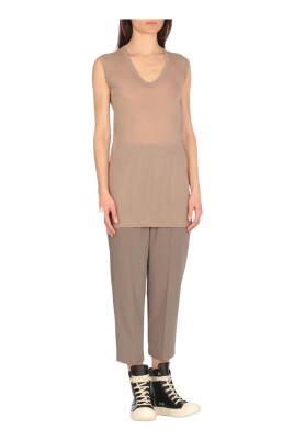 haut-sans-manches-col-en-v-tricote