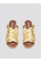 sandales-a-talons-en-cuir-dore