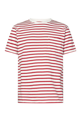 red-striped-t-shirt-with-chest-pocket