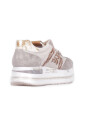 sneakers-beige-en-daim-logo