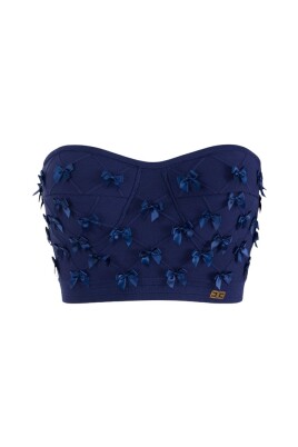 haut-bleu-avec-design-elegant