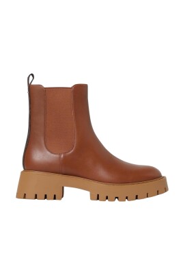 chunky-sole-chelsea-boots