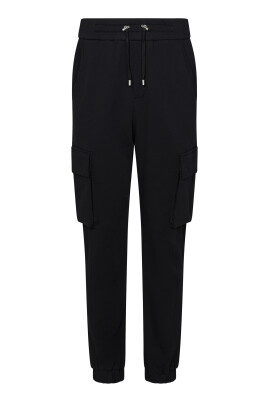 black-trousers-with-ribbed-details