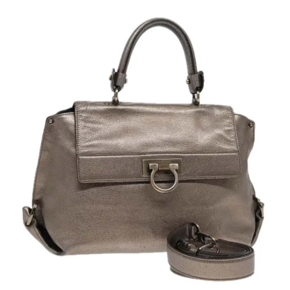 Salvatore Ferragamo Pre-owned Leather handbags Gray Dames