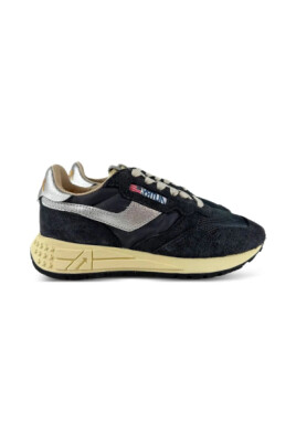 sneaker-retro-en-daim-noir