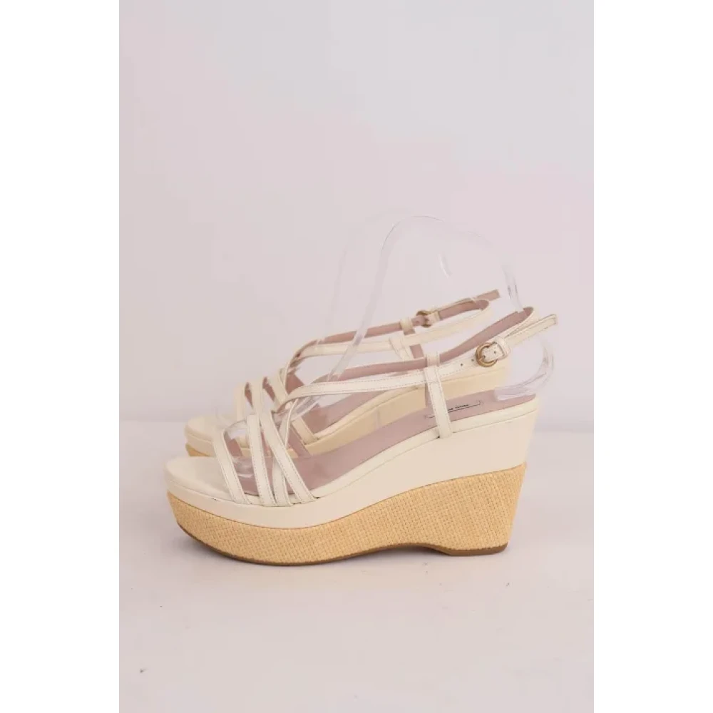 Miu Pre-owned Leather sandals White Dames