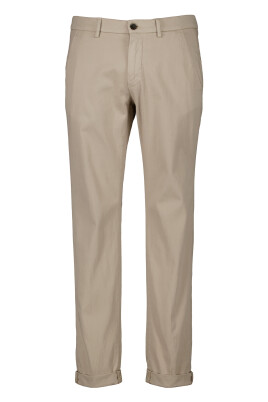 beige-chino-pants