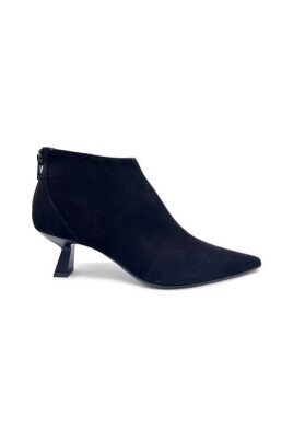 black-suede-ankle-boot-with-zipper