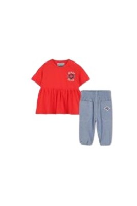 ensemble-t-shirt-avec-logo-fleur-et-jeans