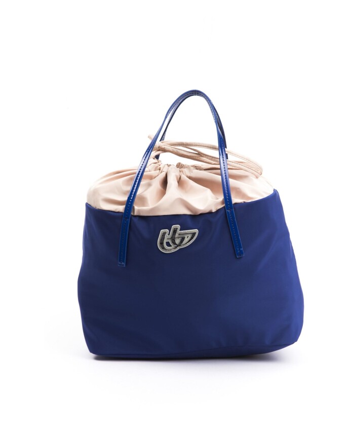sac-fourre-tout-en-tissu-bleu-avec-accents-en-vernis