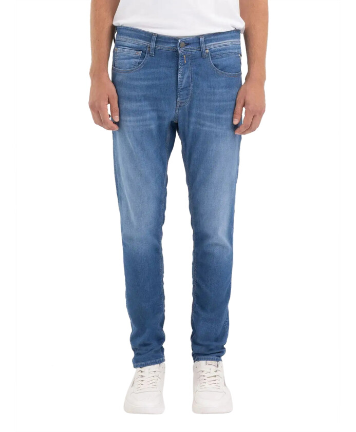slim-fit-jeans