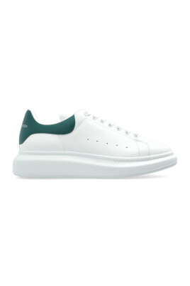 sports-shoes-with-logo