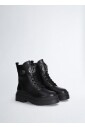 bottines-noires-en-cuir-avec-boucle-logo-et-fermeture-eclair