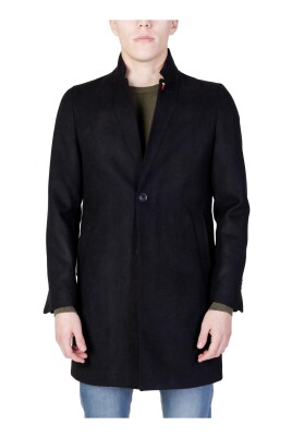 black-v-neck-button-coat-fall-winter