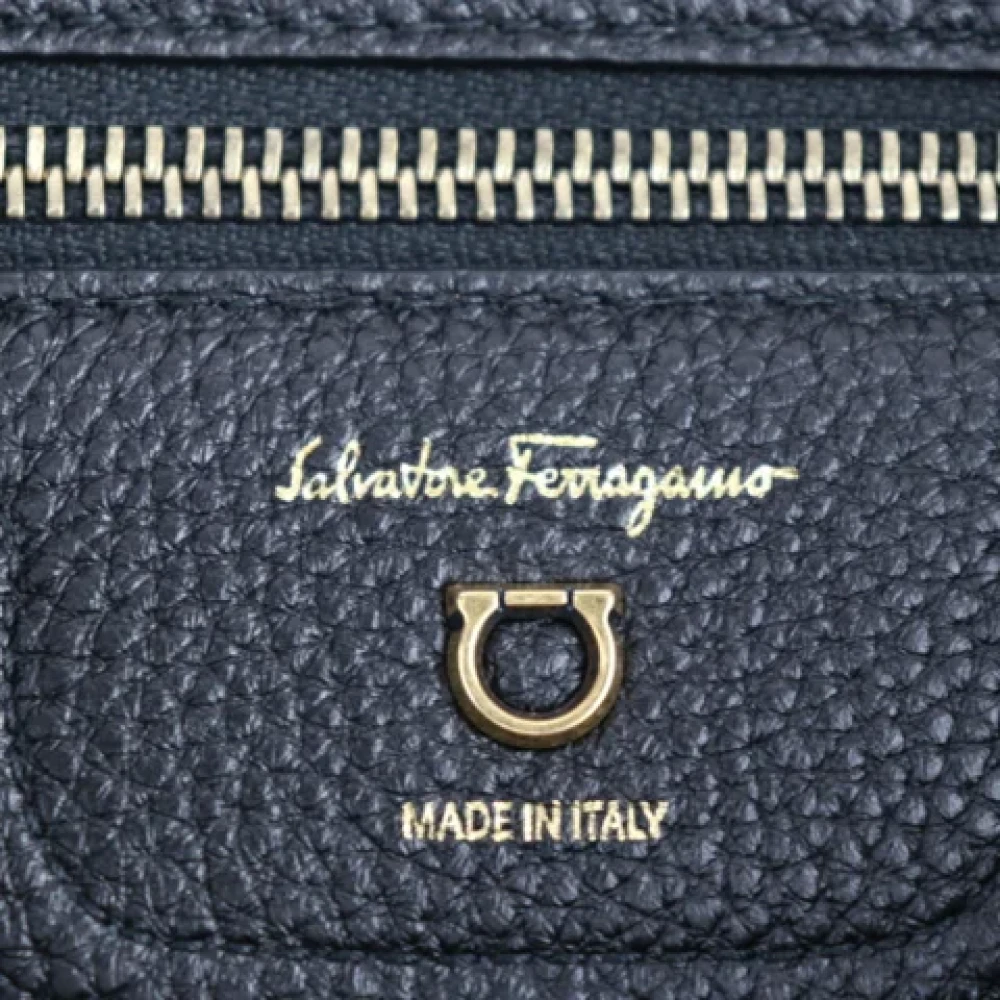 Salvatore Ferragamo Pre-owned Fabric shoulder-bags Black Dames