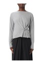 pull-gris-en-tricot-avec-details-cotes
