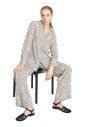 pantalon-beige-en-soie-coupe-droite