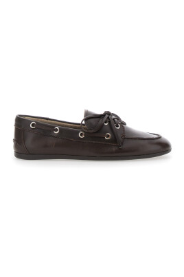 brune-loafers-i-laeder-med-ojeletdetaljer