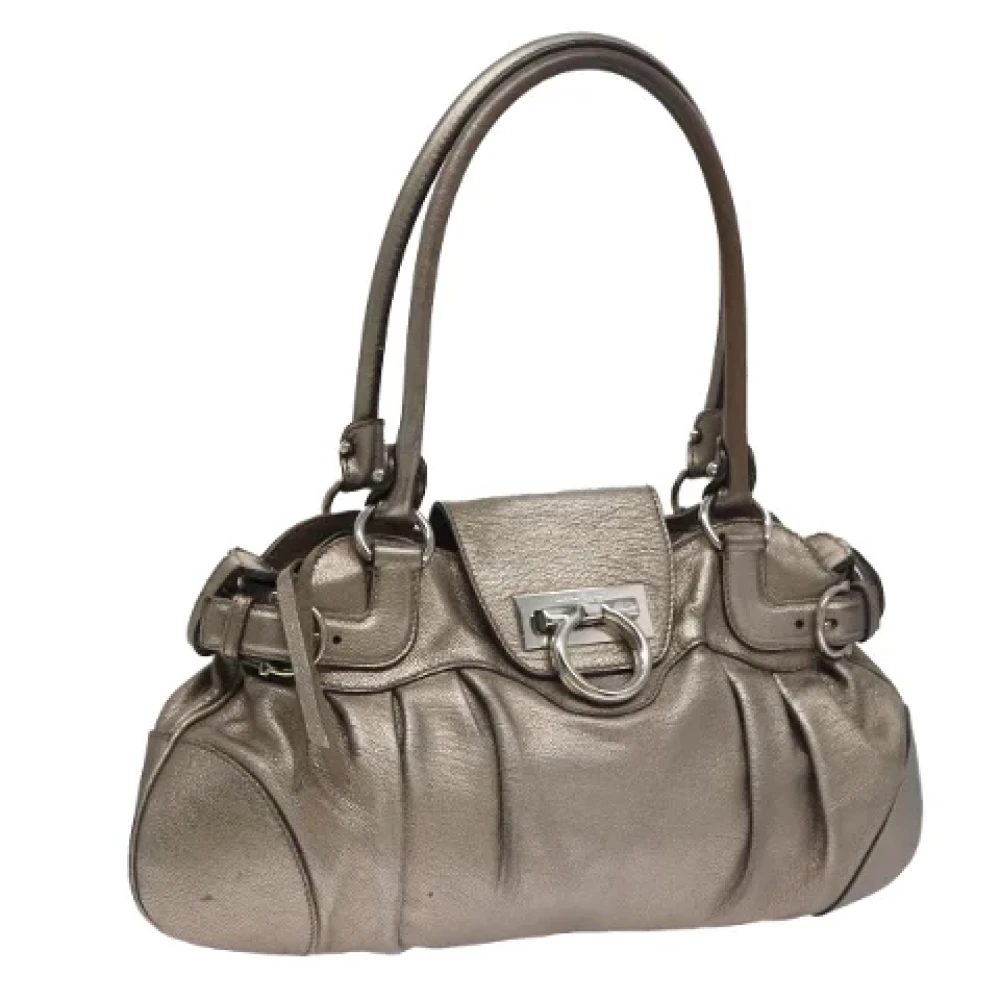 Salvatore Ferragamo Pre-owned Leather shoulder-bags Gray Dames