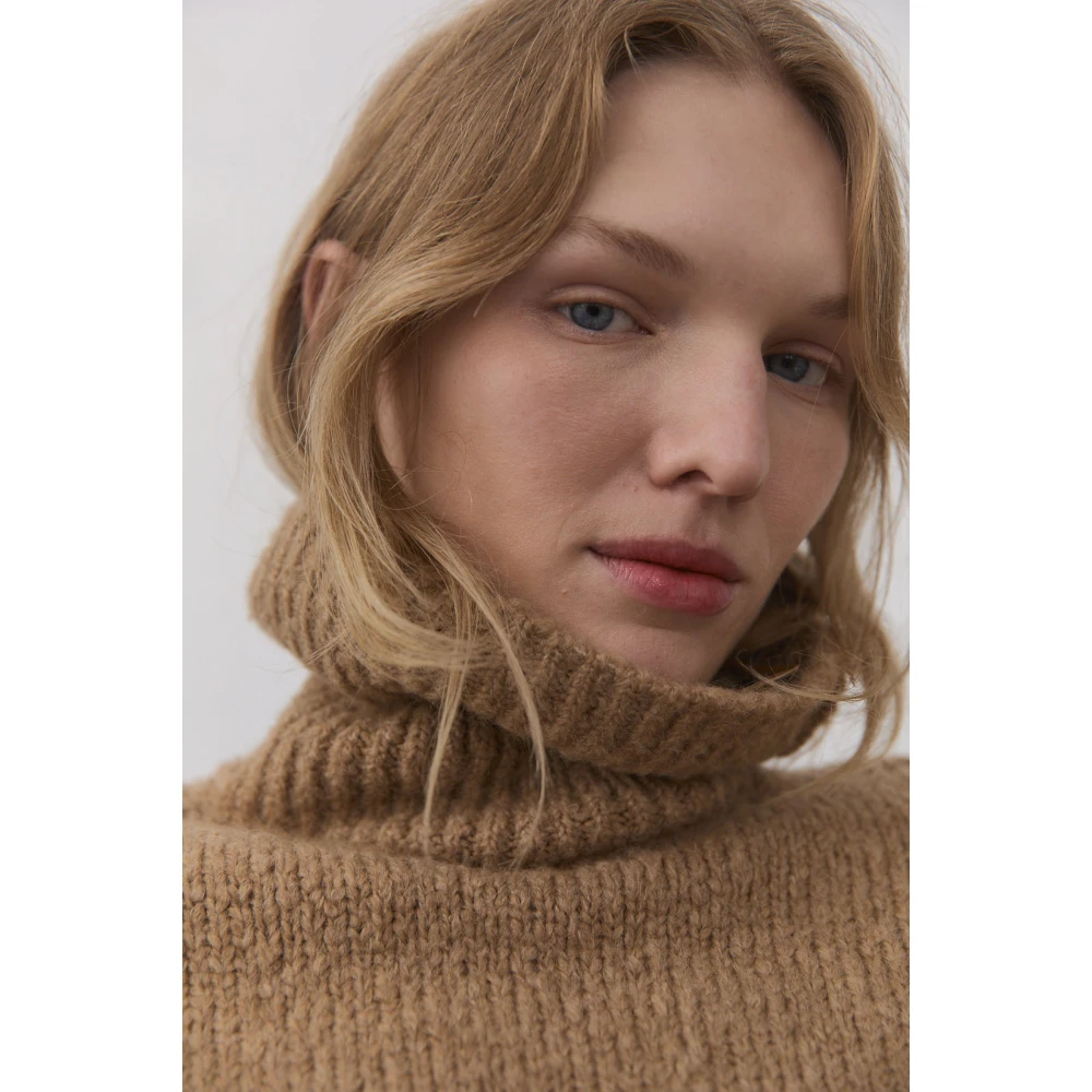 The New Society Oversized Ribbed Neck Jumper Brown Dames