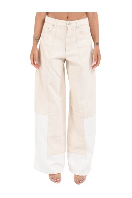 low-rise-jeans-eutuania-model