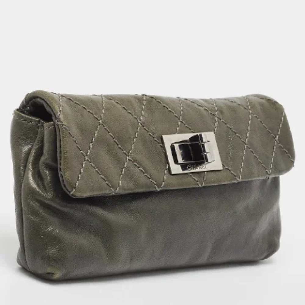 Chanel Vintage Pre-owned Leather clutches Gray Dames