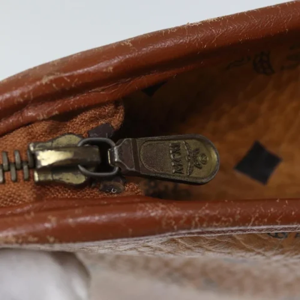 MCM Pre-owned Leather clutches Brown Dames