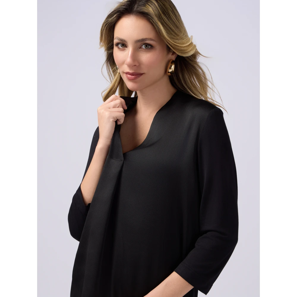 Oltre T-shirt gemaakt van bi-materialen met V-hals Black Dames