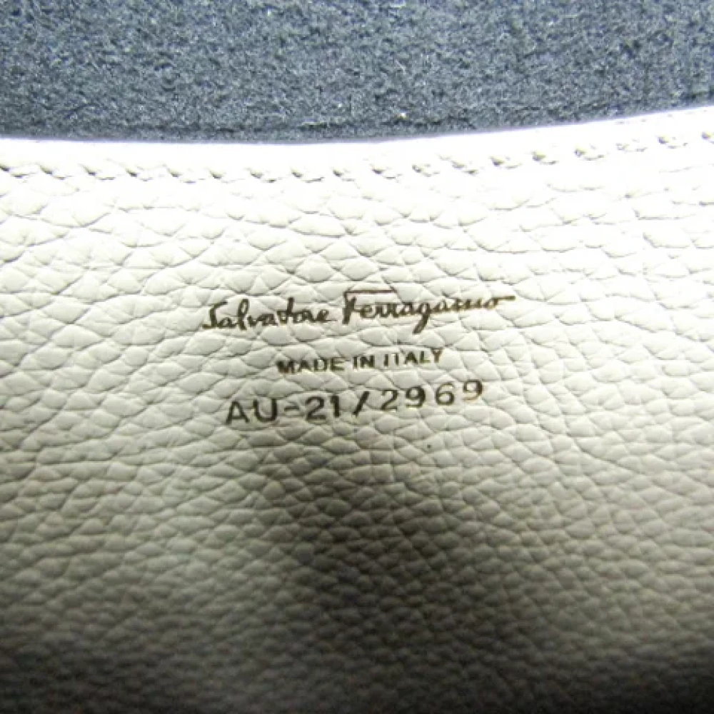 Salvatore Ferragamo Pre-owned Leather backpacks Beige Dames