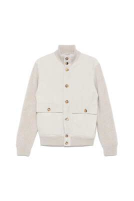 manteau-en-cuir-gris-clair-avec-bord-cotele
