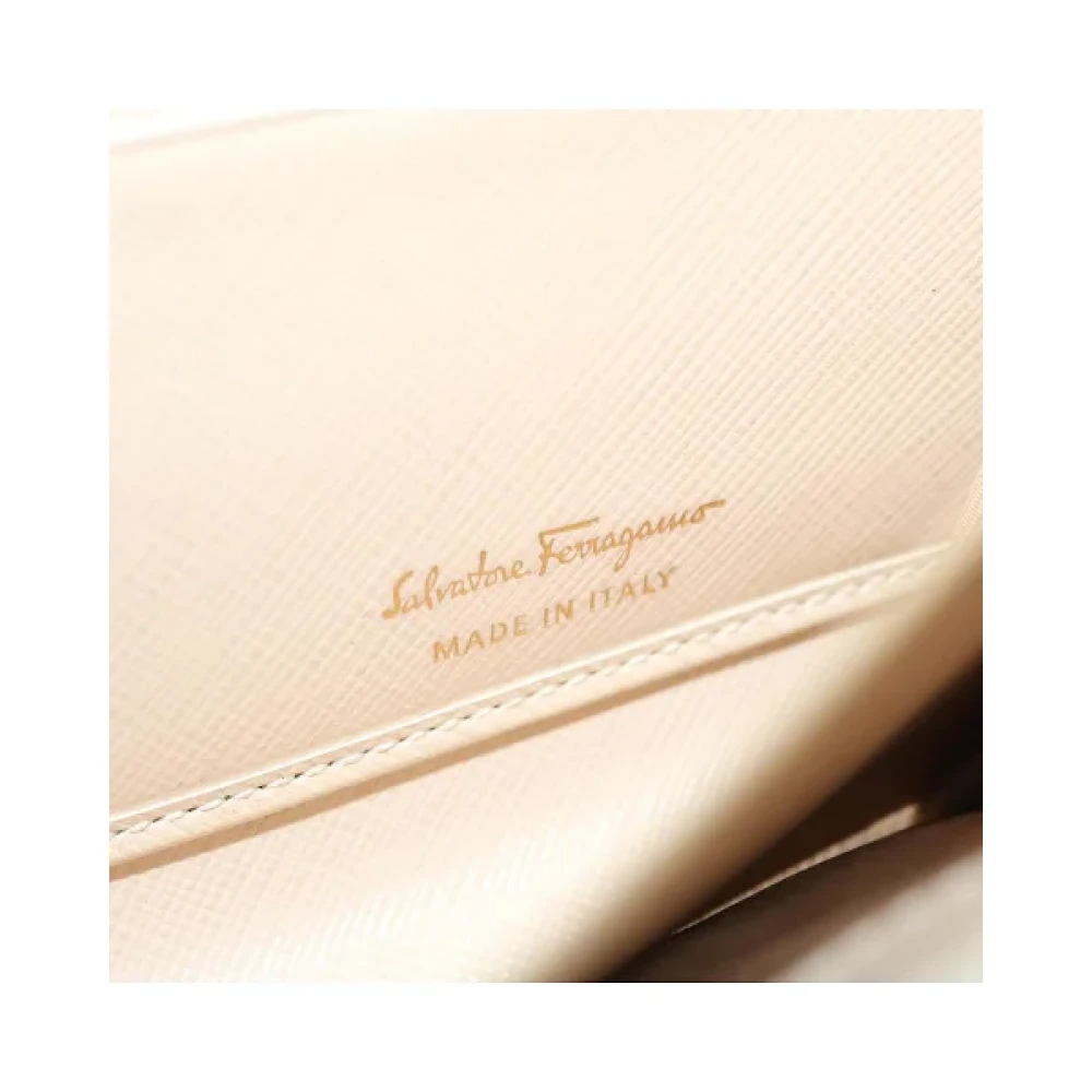 Salvatore Ferragamo Pre-owned Leather wallets Beige Dames