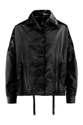 Jacka med skjortkrage i glansigt tyg
