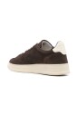 sneakers-en-daim-marron-avec-detail-bleu
