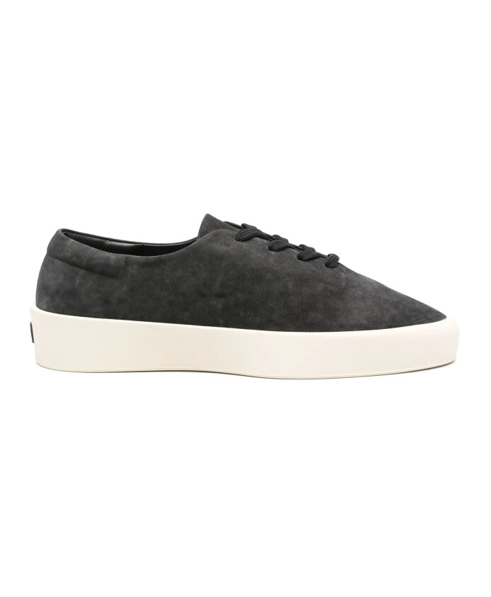 sneakers-elegantes-en-daim-noir