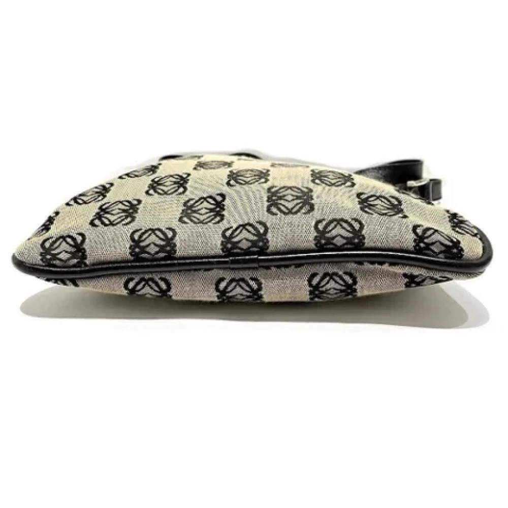 Loewe Pre-owned Canvas handbags Beige Dames