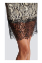 robe-a-fine-bretelles-en-soie-python-et-dentelle