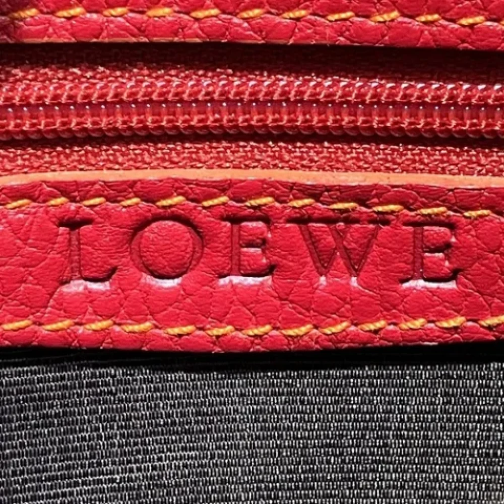 Loewe Pre-owned Leather handbags Red Dames