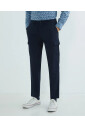 pantalon-cargo-coupe-decontractee