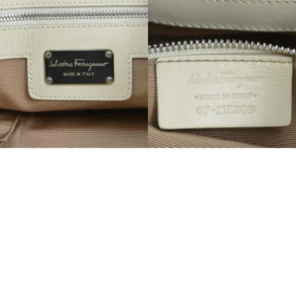 Salvatore Ferragamo Pre-owned Leather handbags Beige Dames